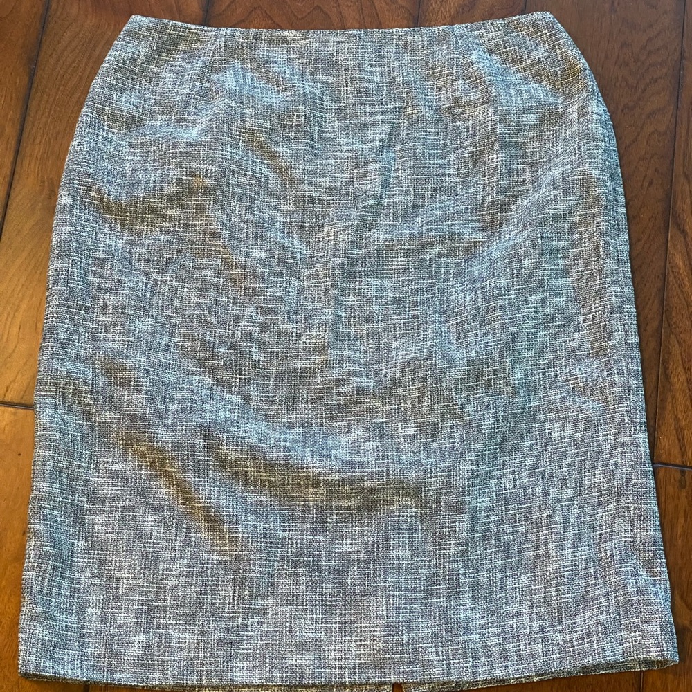 Mid length lined skirt